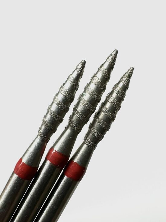 DIMANTA UZGALIS "TORNĀDO" 021 (SARKANS) ar noapaļotu galu